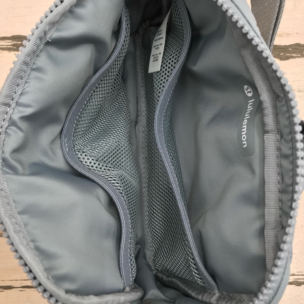 BNWT Lululemon Belt Bag - Picture 7 of 16